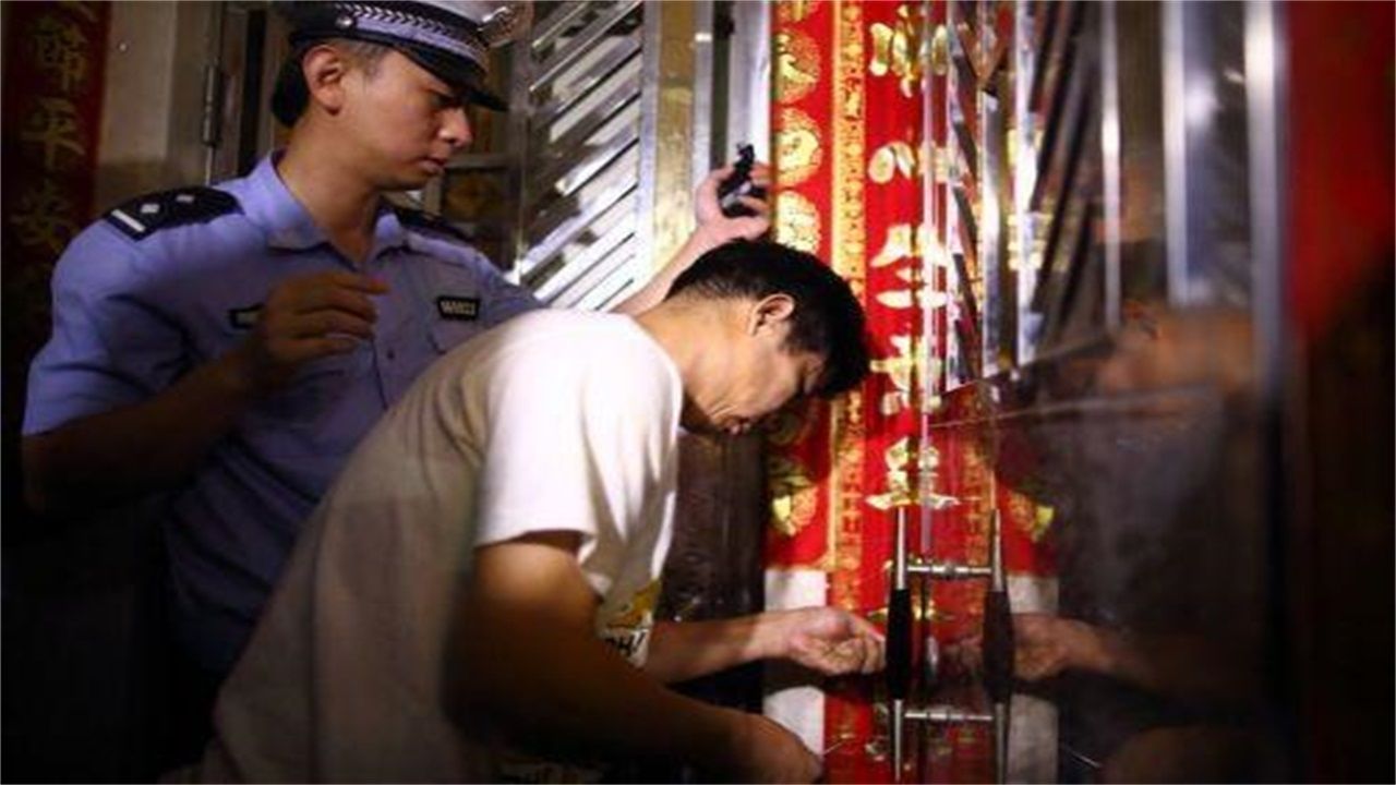 延边请开锁师傅开了锁后，师傅为什么一般都不进门，就算主人请也不进去？